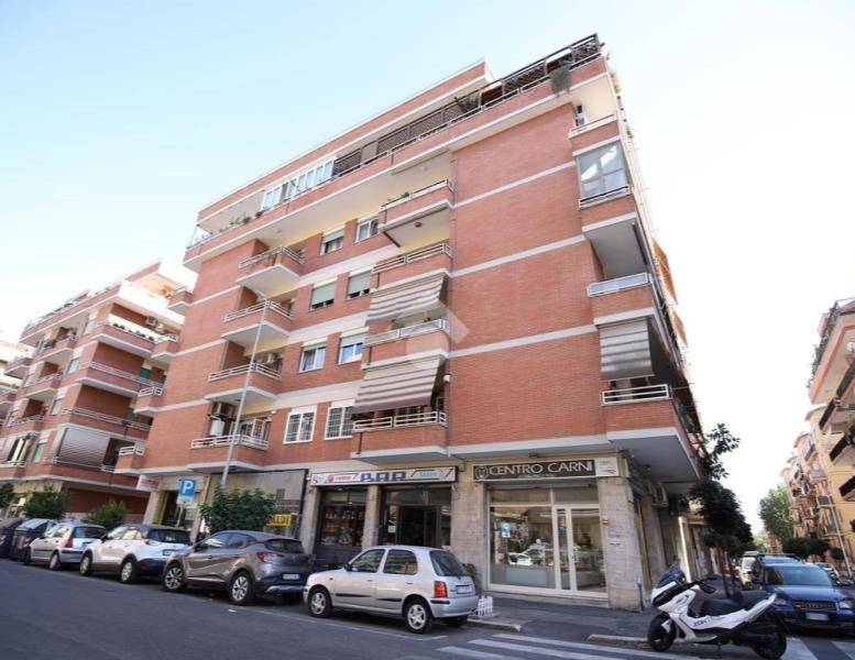 appartamento in vendita a Roma in zona Ostia