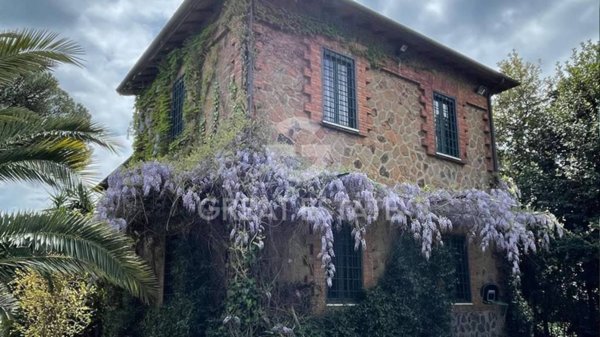 casa indipendente in vendita a Roma