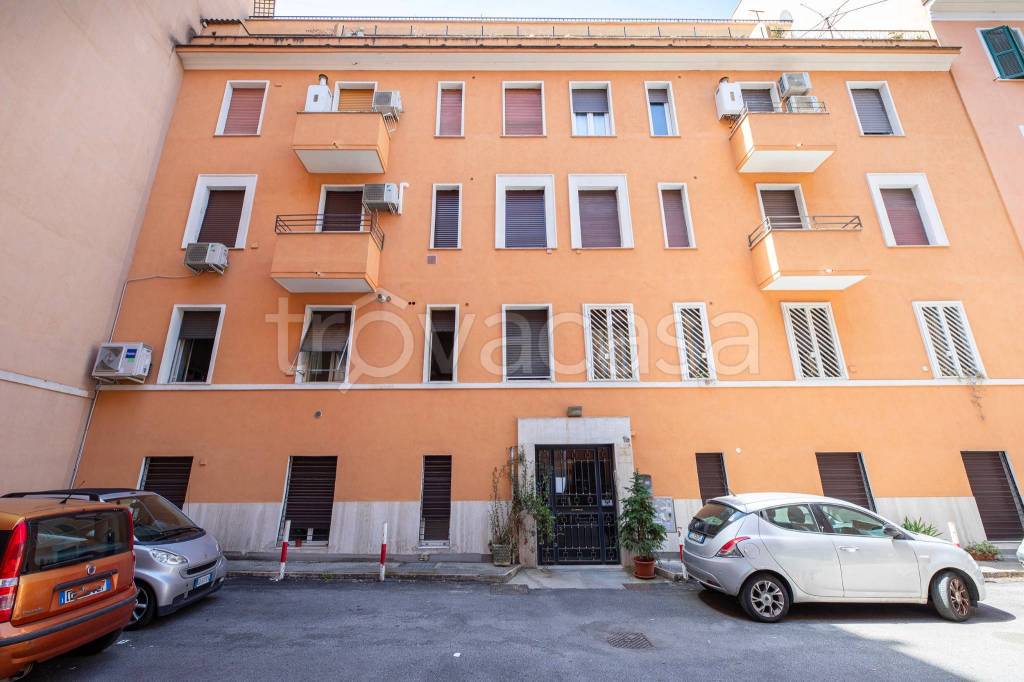 appartamento in vendita a Roma in zona Tuscolano