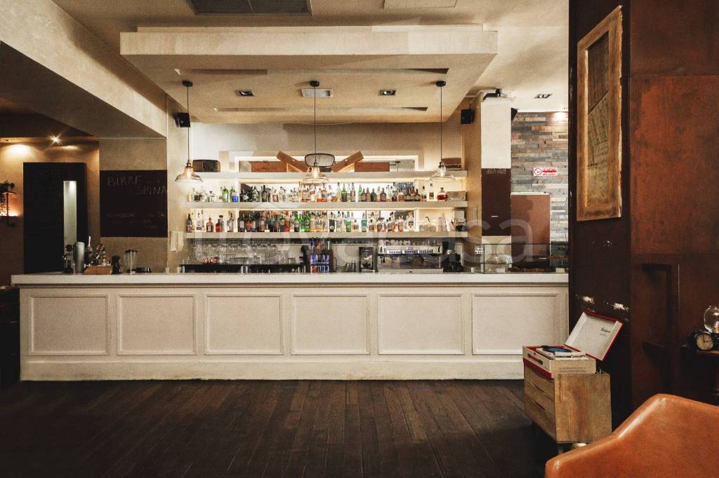 negozio in vendita a Roma in zona Portuense