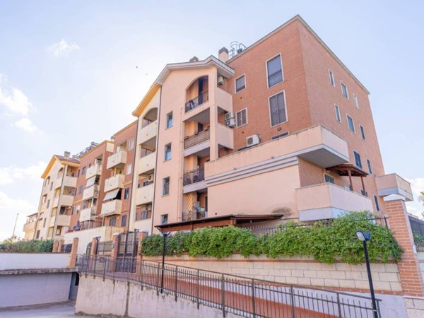 appartamento in vendita a Roma in zona Romanina