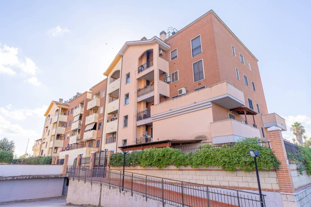 appartamento in vendita a Roma in zona Cinecittà