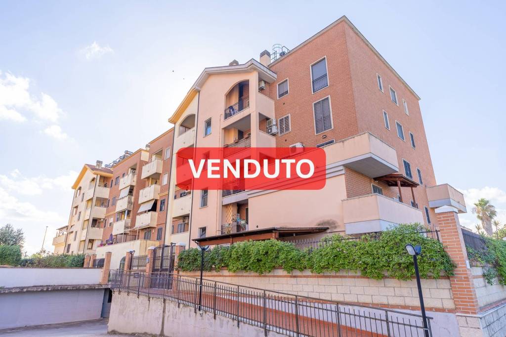 appartamento in vendita a Roma in zona Cinecittà