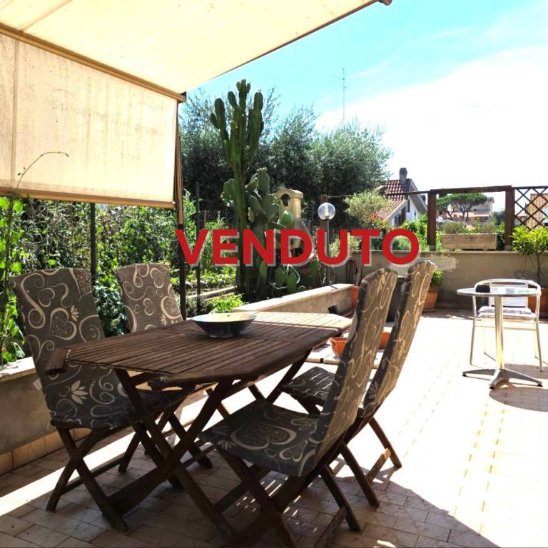 appartamento in vendita a Roma in zona Tor di Quinto