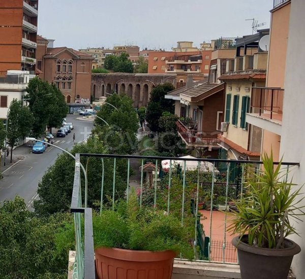 appartamento in vendita a Roma in zona Tuscolano
