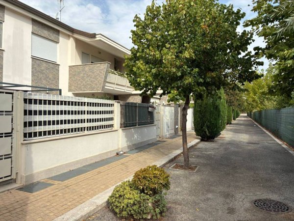 appartamento in vendita a Roma in zona Dragona/Bagnoletto