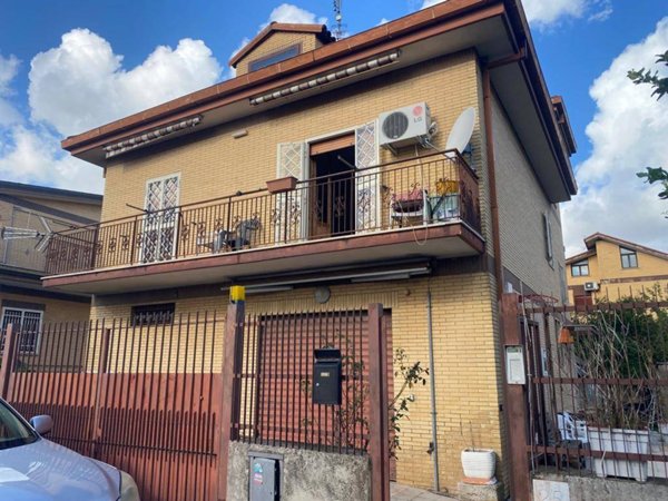 appartamento in vendita a Roma in zona Finocchio