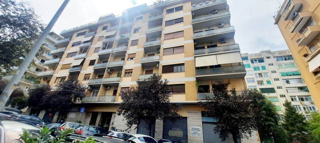 appartamento in vendita a Roma in zona Ardeatino