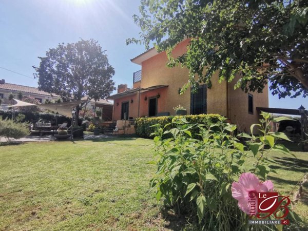 casa indipendente in vendita a Roma in zona Infernetto
