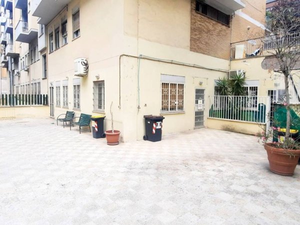 appartamento in vendita a Roma in zona Ostiense