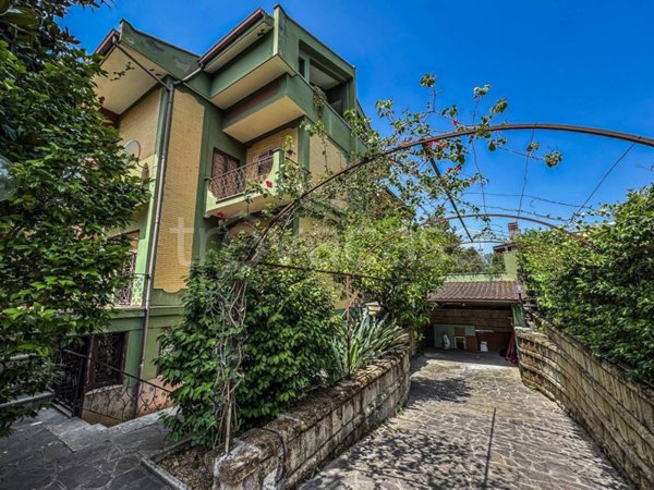 casa indipendente in vendita a Roma in zona Axa