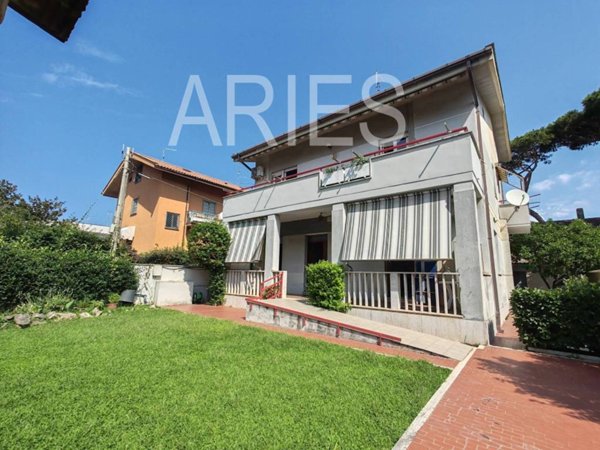 casa indipendente in vendita a Roma in zona Ostia