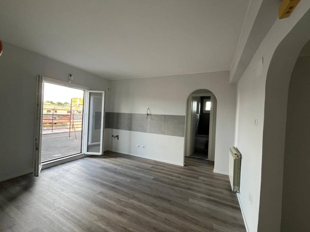 appartamento in vendita a Roma in zona Appio Latino