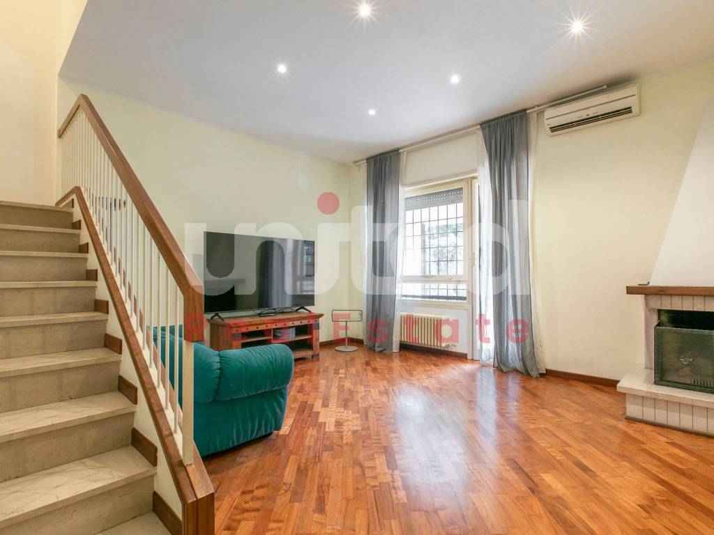 casa indipendente in vendita a Roma in zona Casal Palocco