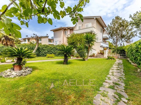 casa indipendente in vendita a Roma in zona Axa