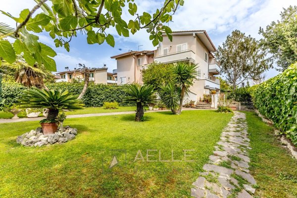 casa indipendente in vendita a Roma in zona Axa