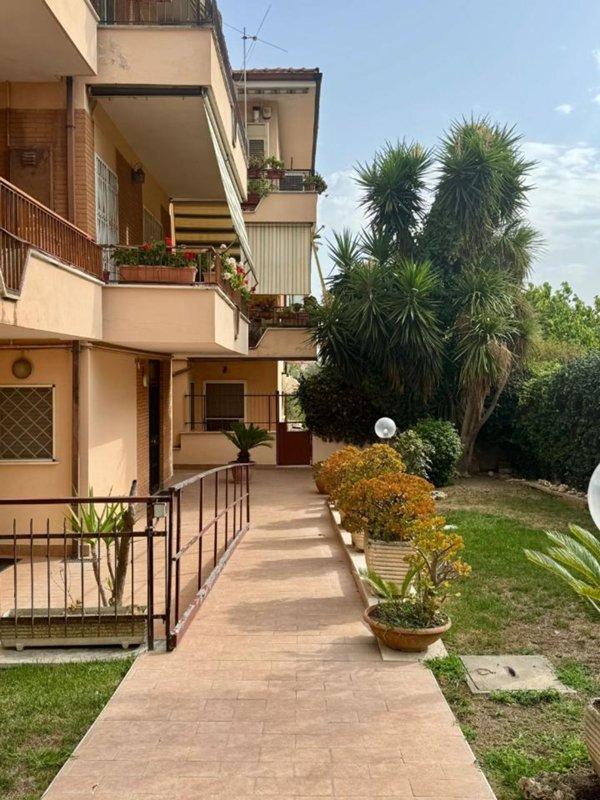 appartamento in vendita a Roma in zona Vitinia