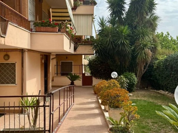 appartamento in vendita a Roma in zona Vitinia