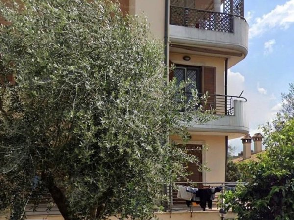appartamento in vendita a Roma in zona Lunghezza