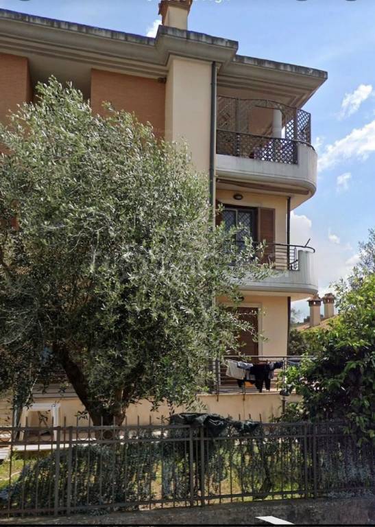 appartamento in vendita a Roma in zona Lunghezza