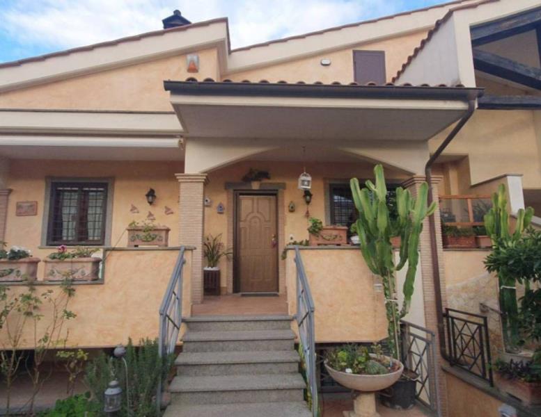 casa indipendente in vendita a Roma