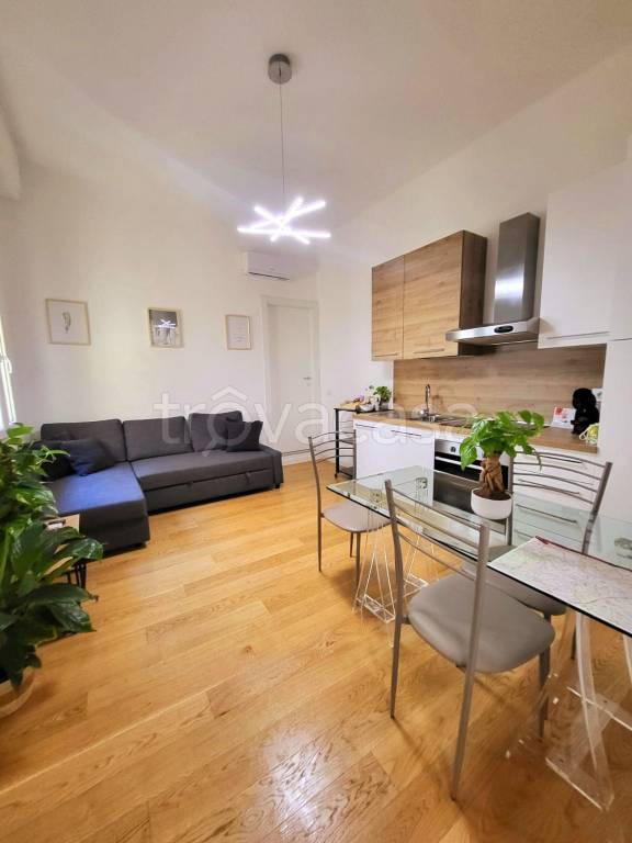 negozio in vendita a Roma in zona Rione Regola