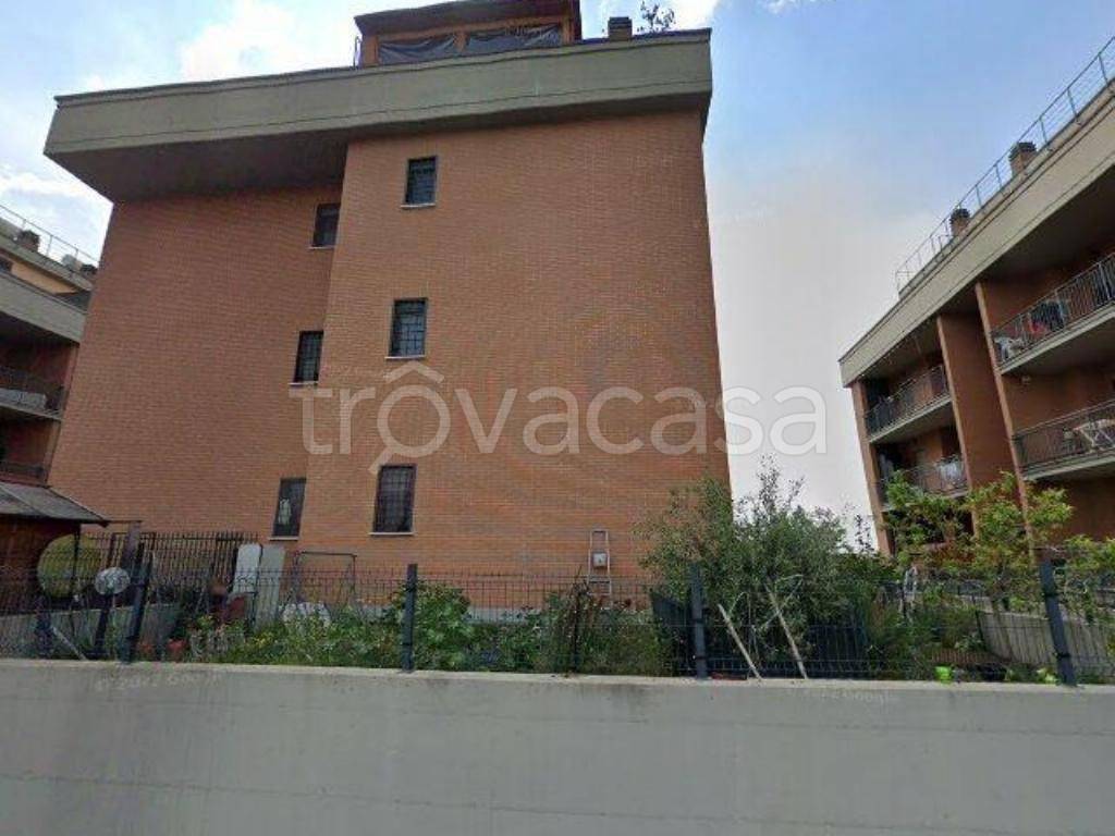 appartamento in vendita a Roma in zona Lunghezza