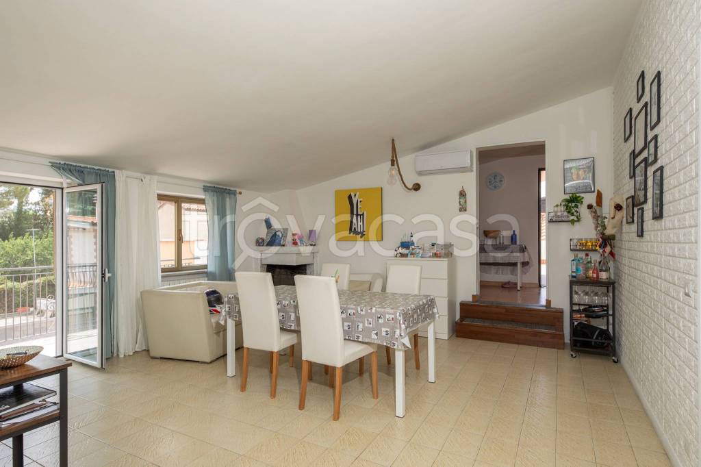 appartamento in vendita a Roma in zona Finocchio