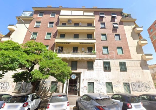 locale di sgombero in vendita a Roma in zona Tuscolano