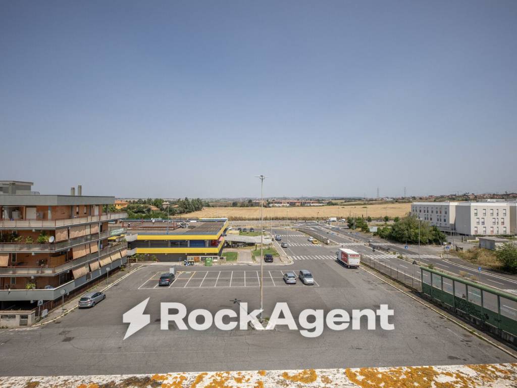 appartamento in vendita a Roma in zona Settecamini