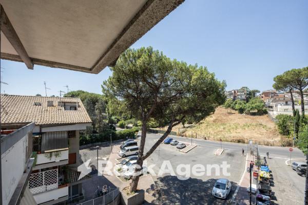 appartamento in vendita a Roma in zona Tomba di Nerone