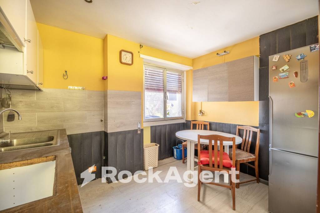 appartamento in vendita a Roma in zona Tomba di Nerone