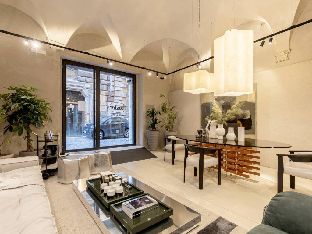 negozio in vendita a Roma in zona Parione/Sant'Eustachio