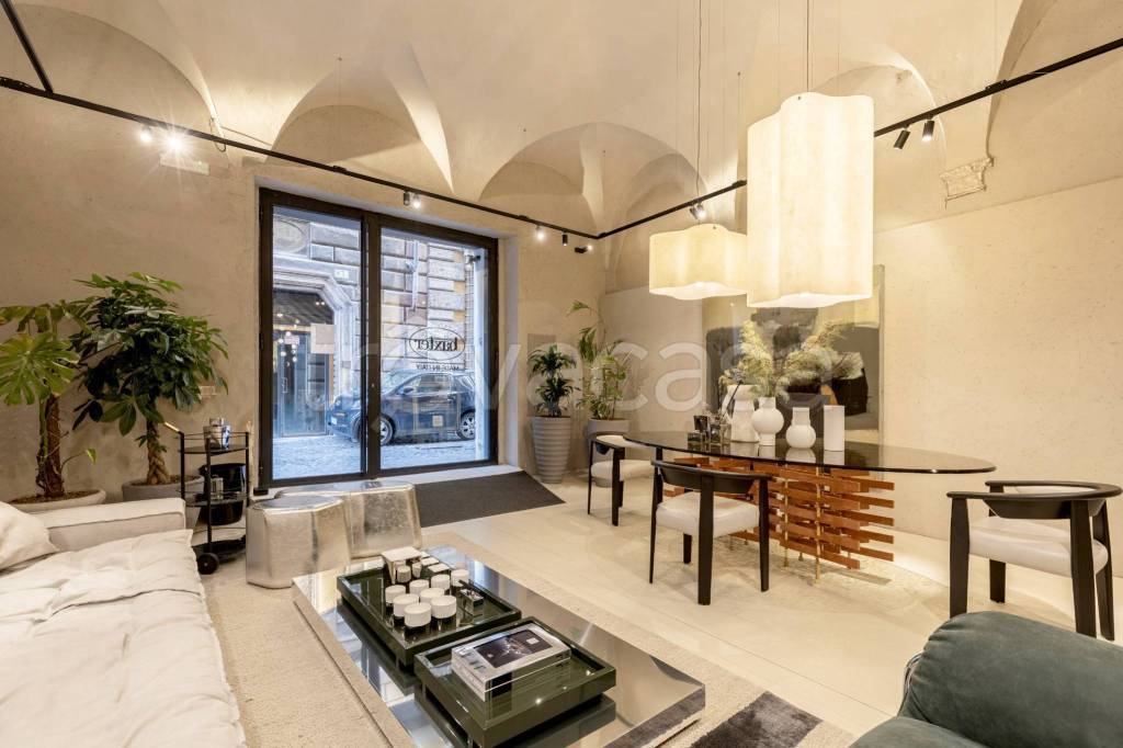 negozio in vendita a Roma in zona Parione/Sant'Eustachio