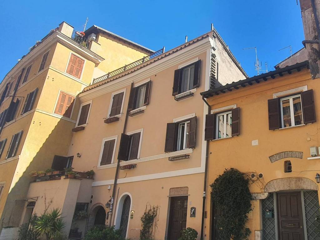 appartamento in vendita a Roma in zona Trastevere