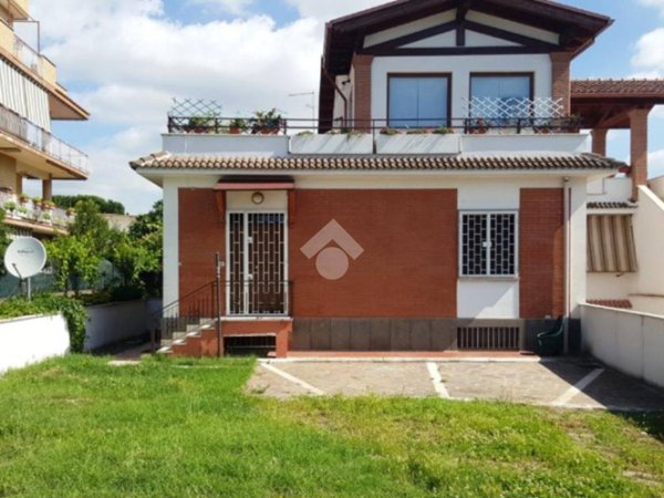 locale di sgombero in vendita a Roma in zona Finocchio