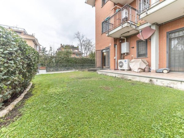 appartamento in vendita a Roma in zona Appio Pignatelli