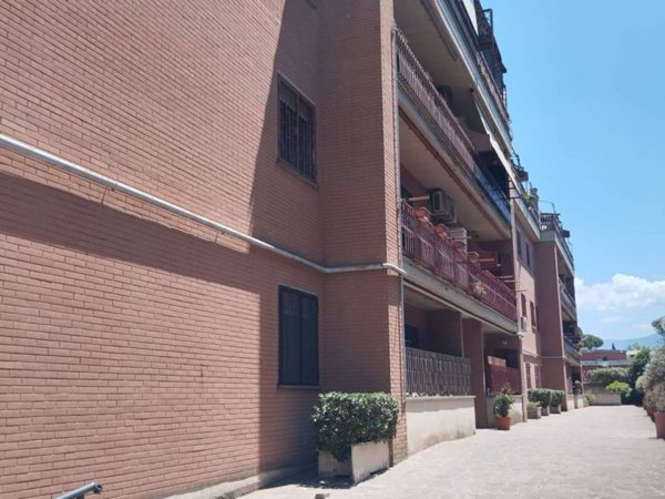 appartamento in vendita a Roma in zona Casal Morena