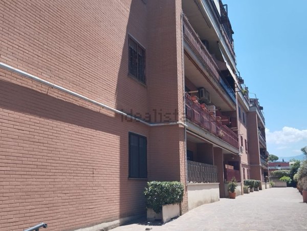 appartamento in vendita a Roma in zona Casal Morena