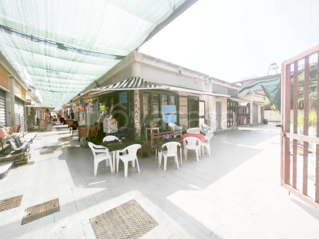 negozio in vendita a Roma in zona Casalotti
