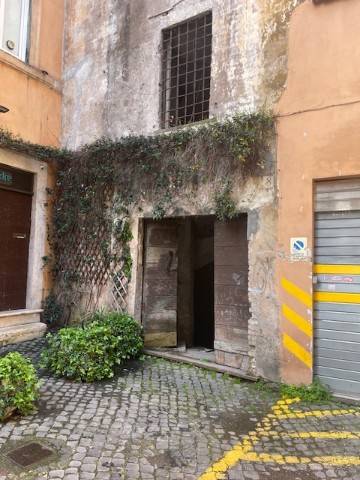 negozio in vendita a Roma in zona Pigna - Sant'Angelo