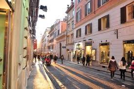 negozio in vendita a Roma in zona Trevi-Colonna