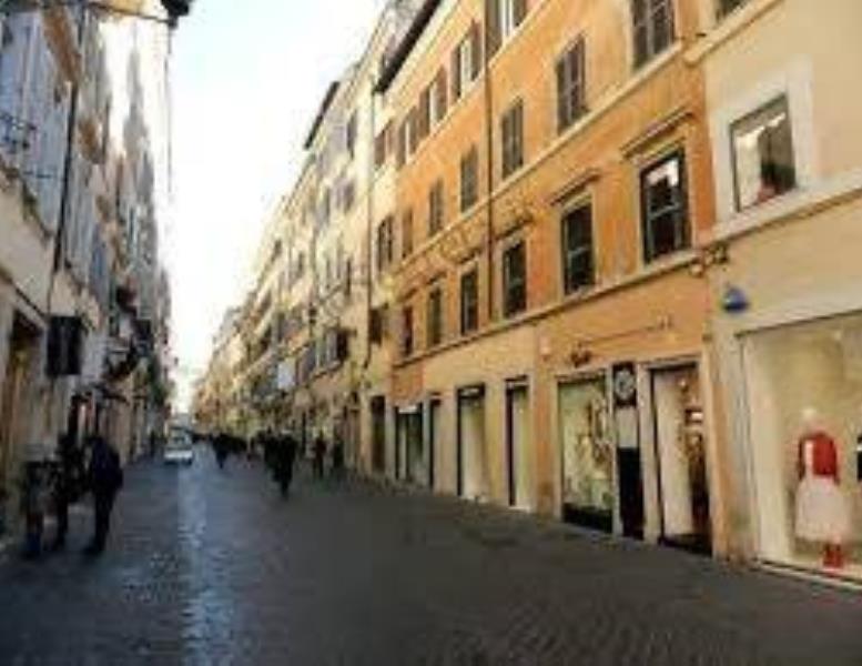 negozio in vendita a Roma in zona Trevi-Colonna