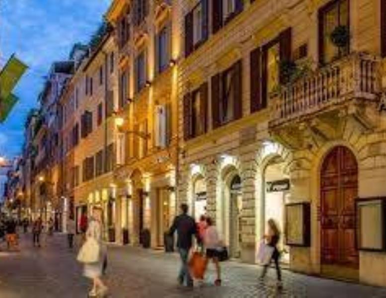 locale commerciale in vendita a Roma in zona Campo Marzio