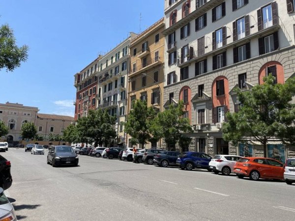 negozio in vendita a Roma in zona Appio Latino