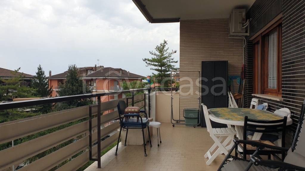 appartamento in vendita a Roma in zona Mostacciano