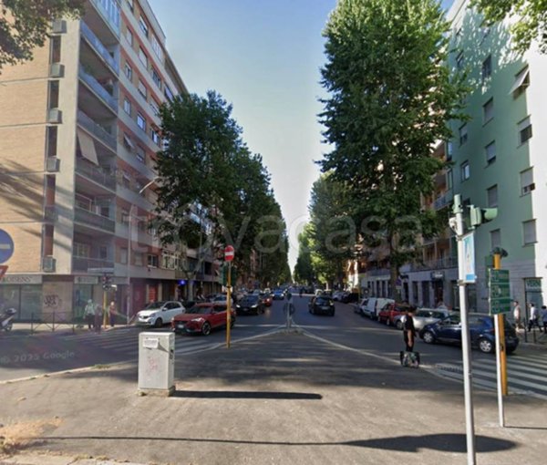 negozio in vendita a Roma in zona Portuense