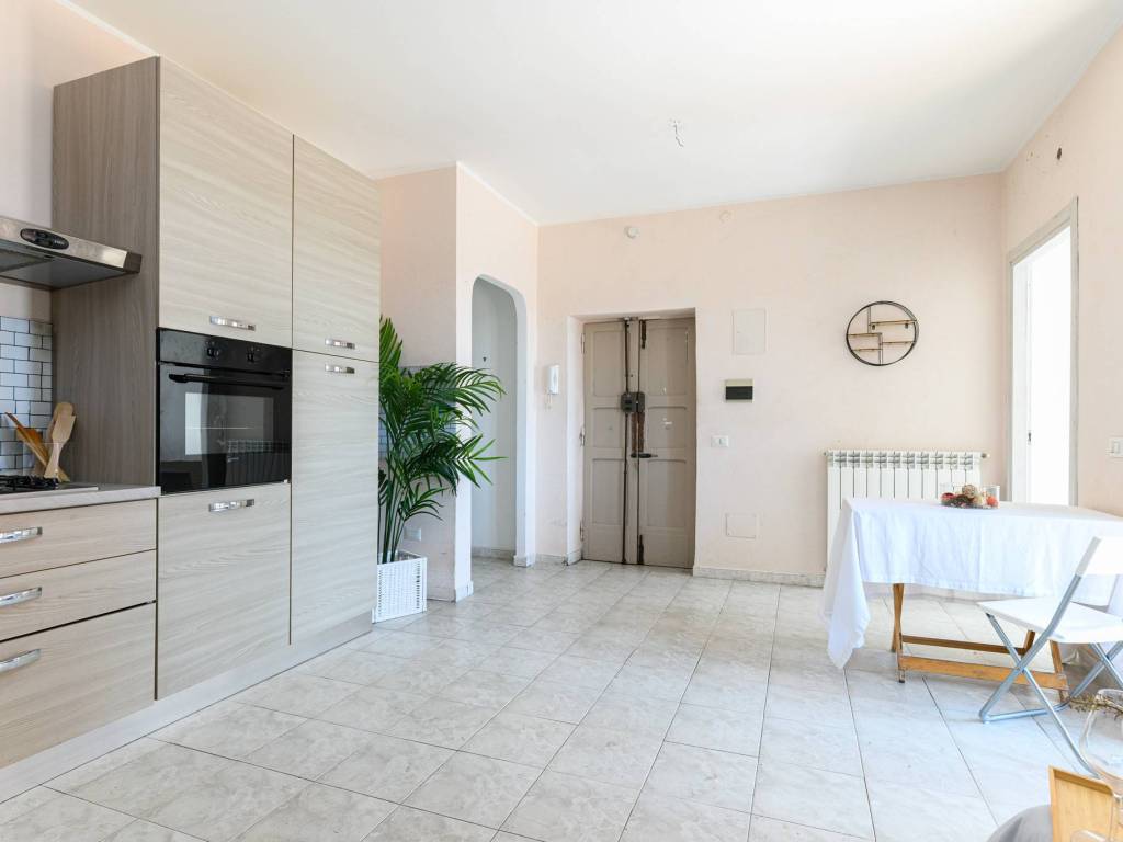 appartamento in vendita a Roma in zona Colle del Sole