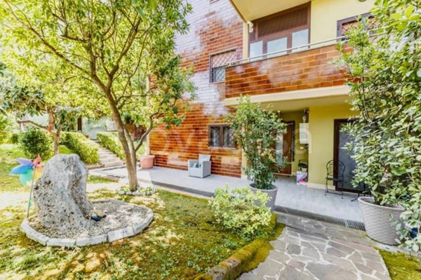 appartamento in vendita a Roma in zona Mostacciano