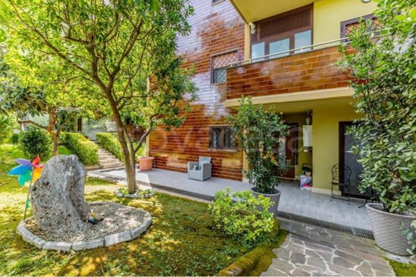 appartamento in vendita a Roma in zona Mostacciano